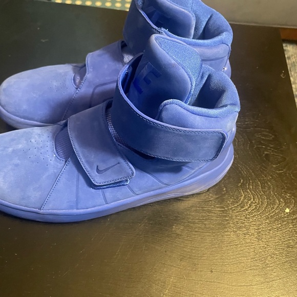 High top blue Nikes - Picture 4 of 5